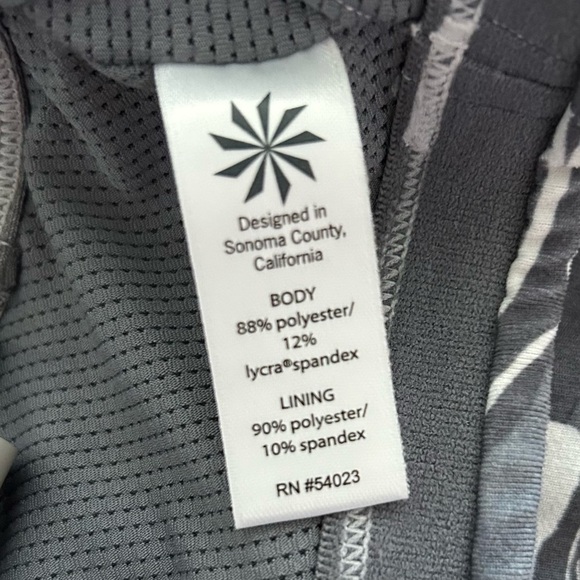 Athleta Tropical Mind Over Mat Sports Bra Women’s SZ XS in Gray White Floral - Picture 9 of 9